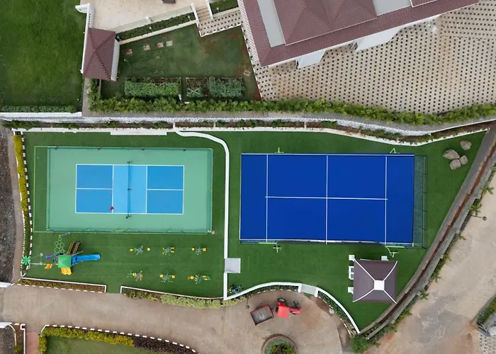La Palm By Stayvista: Mountain-View Villa with Pool, Gym & Recreational Amenities Lonavala